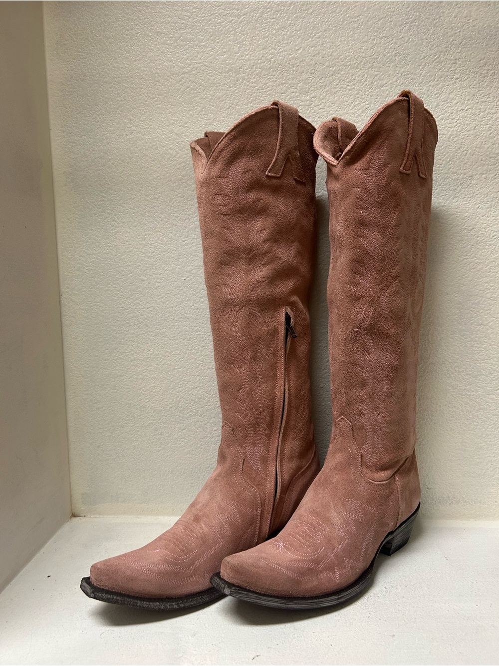Old Gringo Mayra Pink Suede Boot 9B. NEW